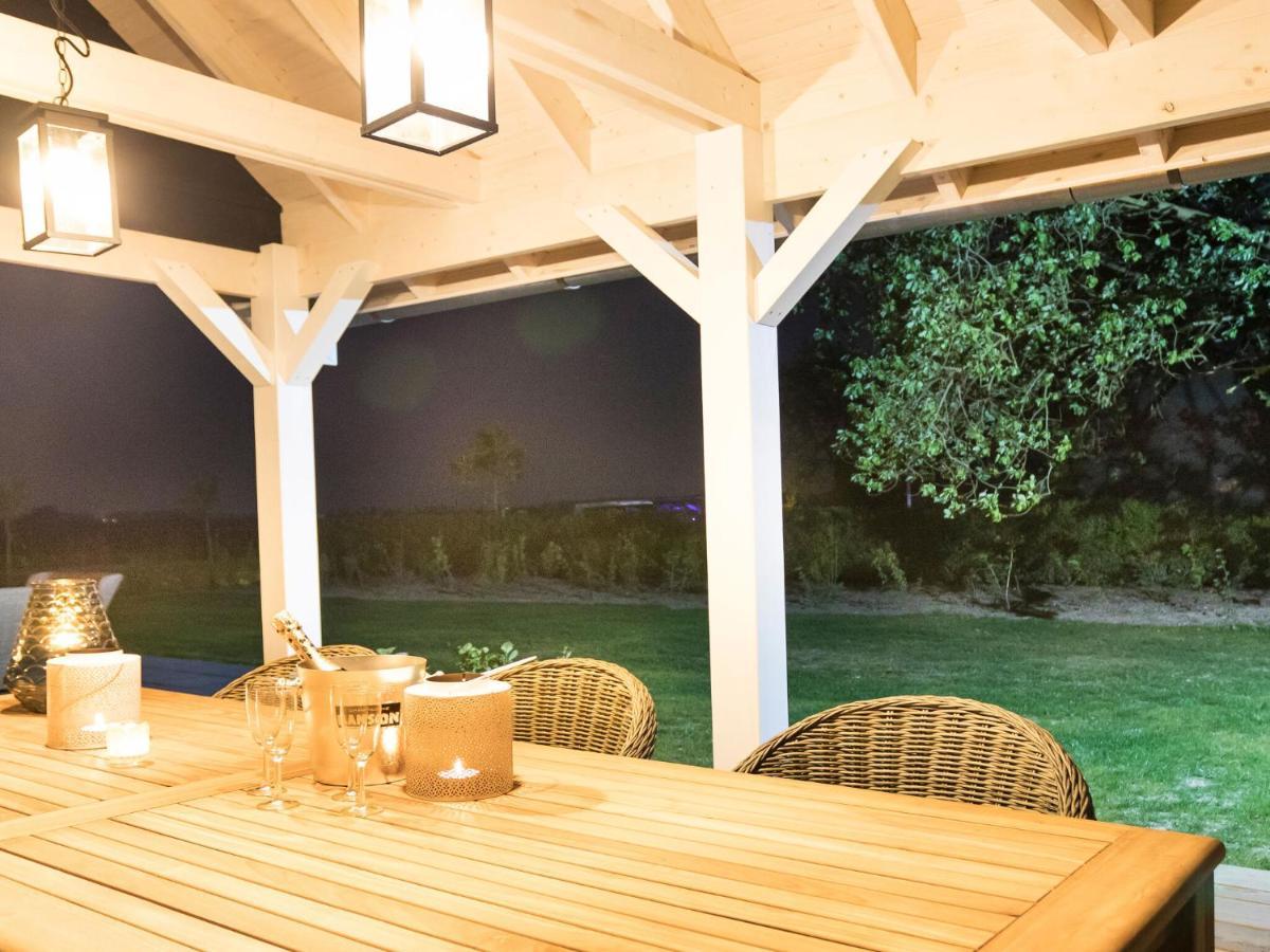 Rustic Holiday Home In Wissenkerke With Garden Exteriör bild